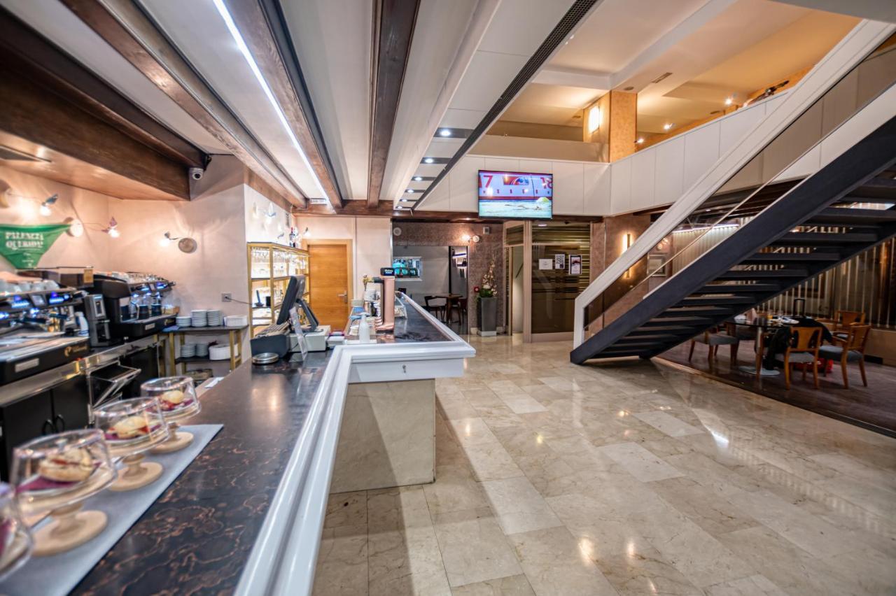 Hotel Castilla Vieja Паленсия Екстериор снимка