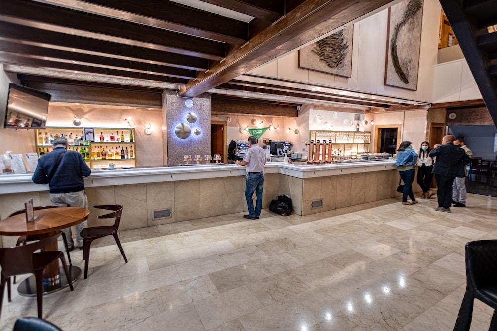 Hotel Castilla Vieja Паленсия Екстериор снимка