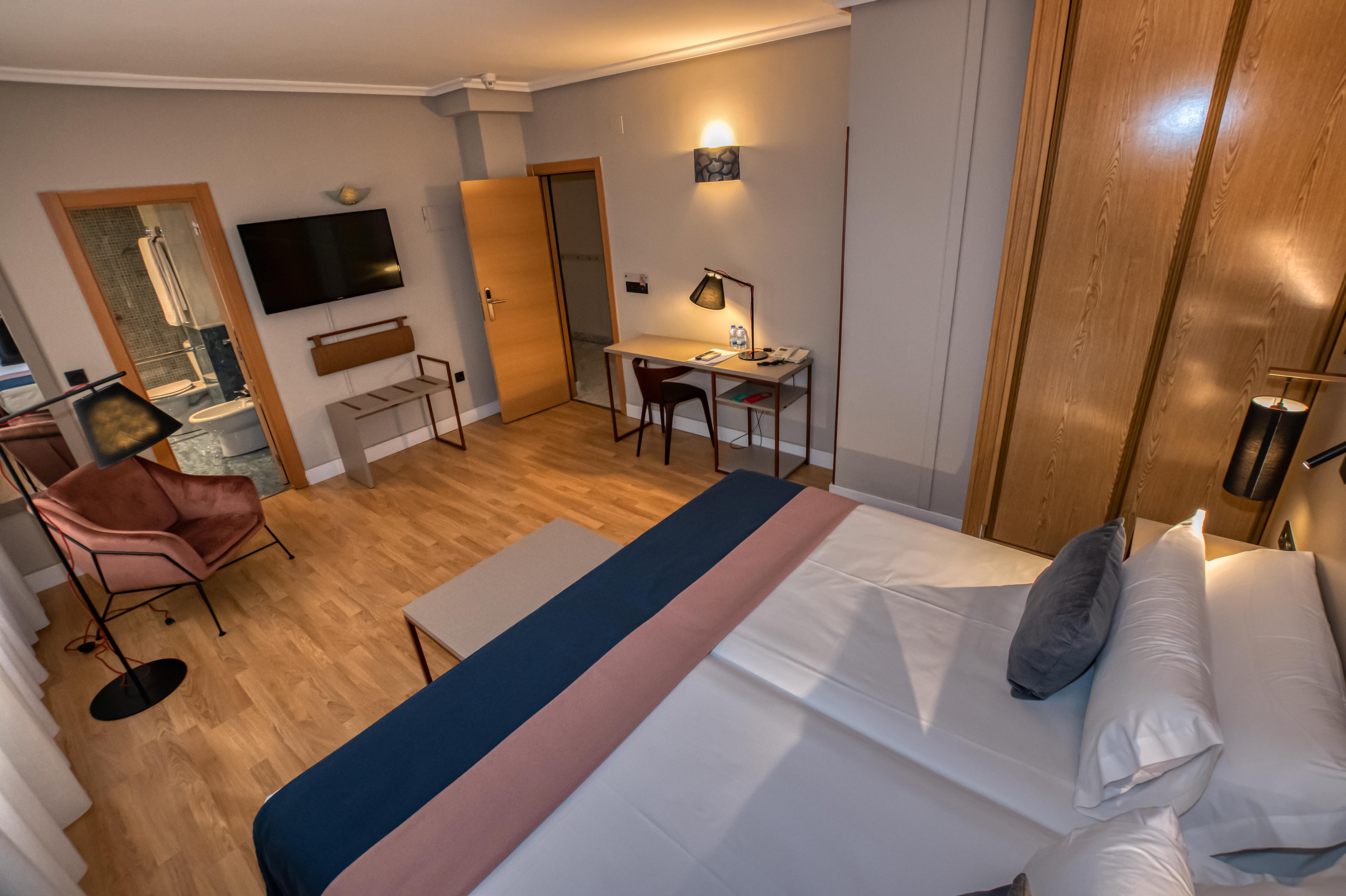 Hotel Castilla Vieja Паленсия Екстериор снимка