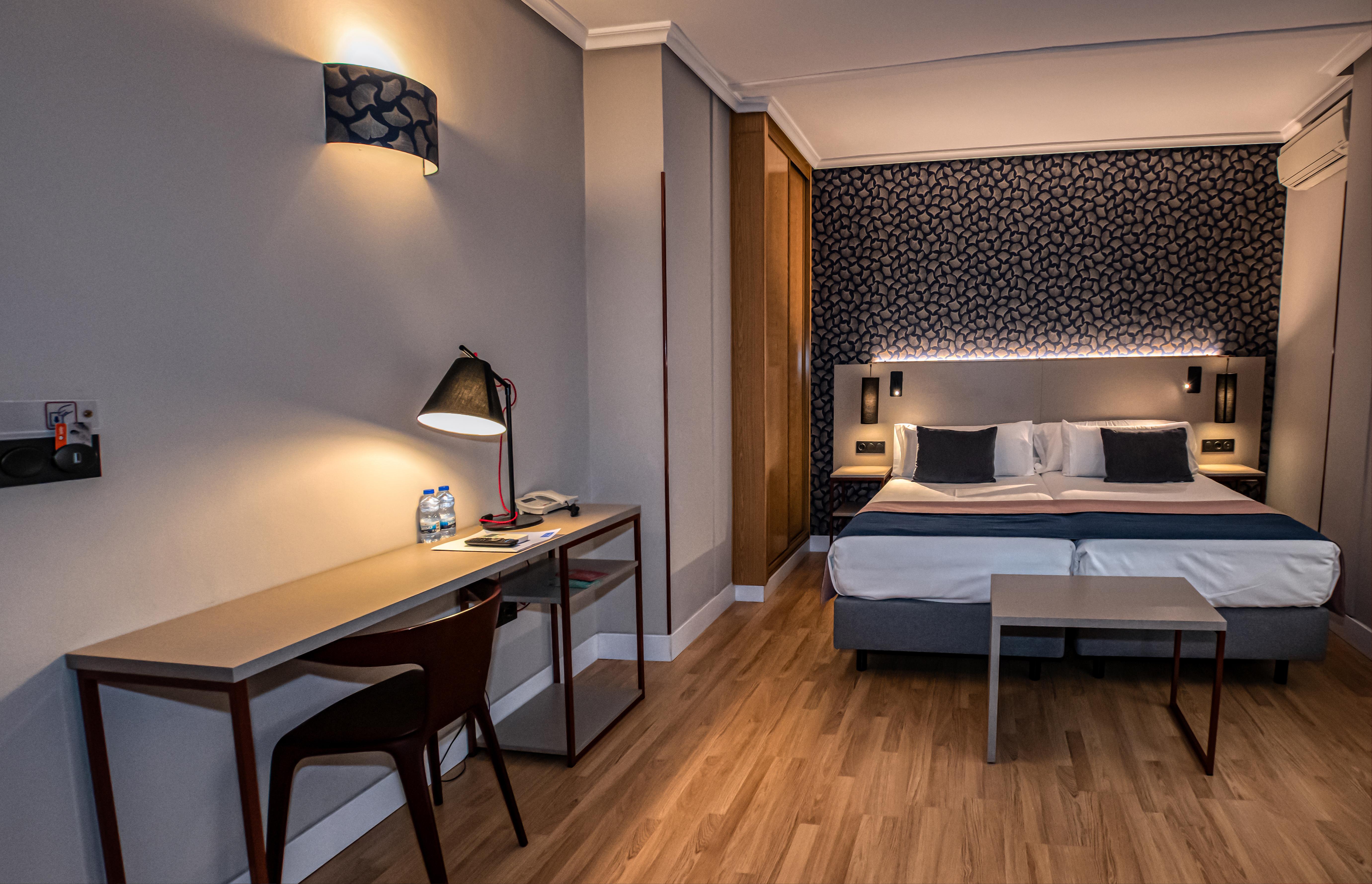 Hotel Castilla Vieja Паленсия Екстериор снимка