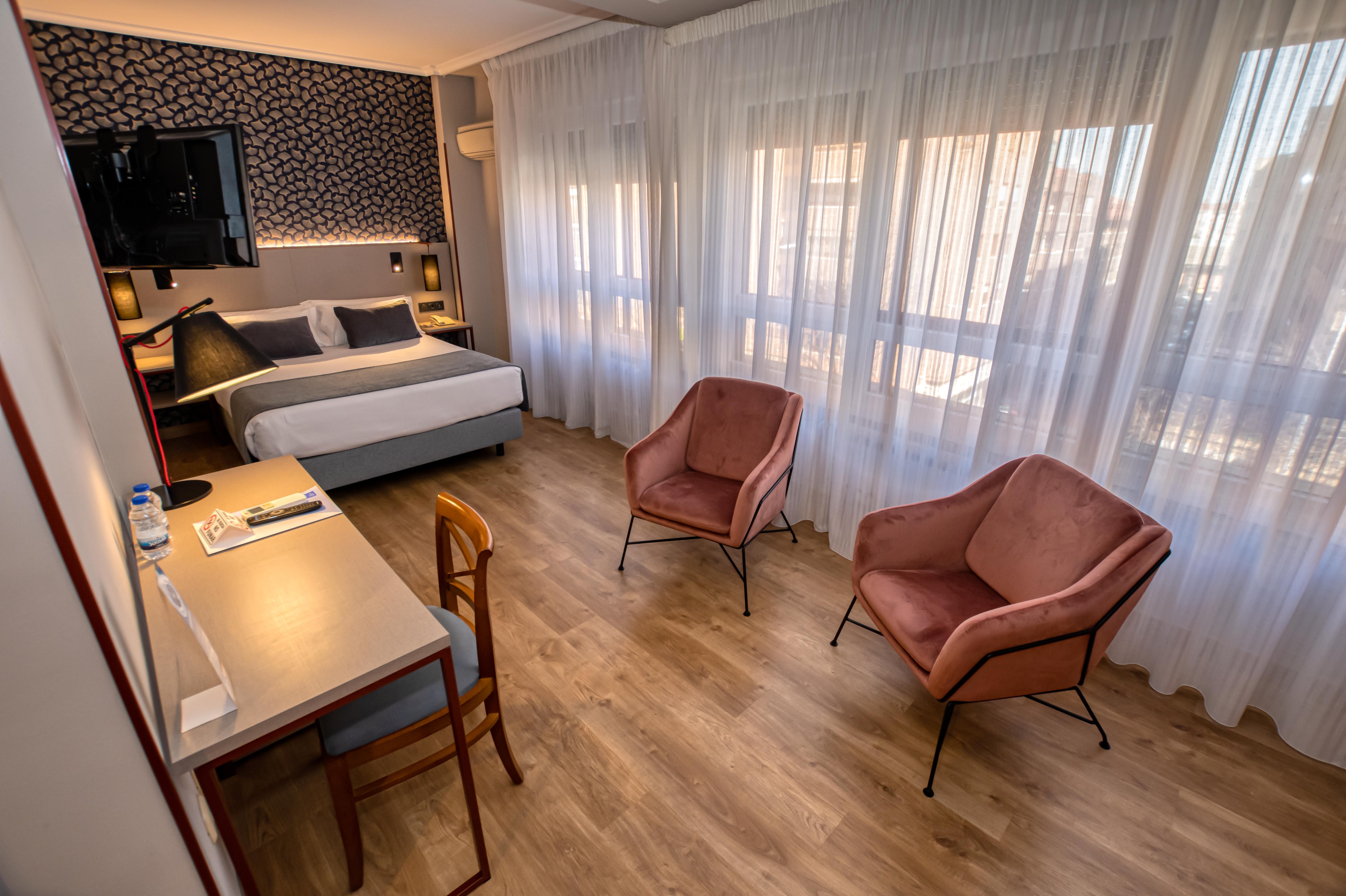 Hotel Castilla Vieja Паленсия Екстериор снимка