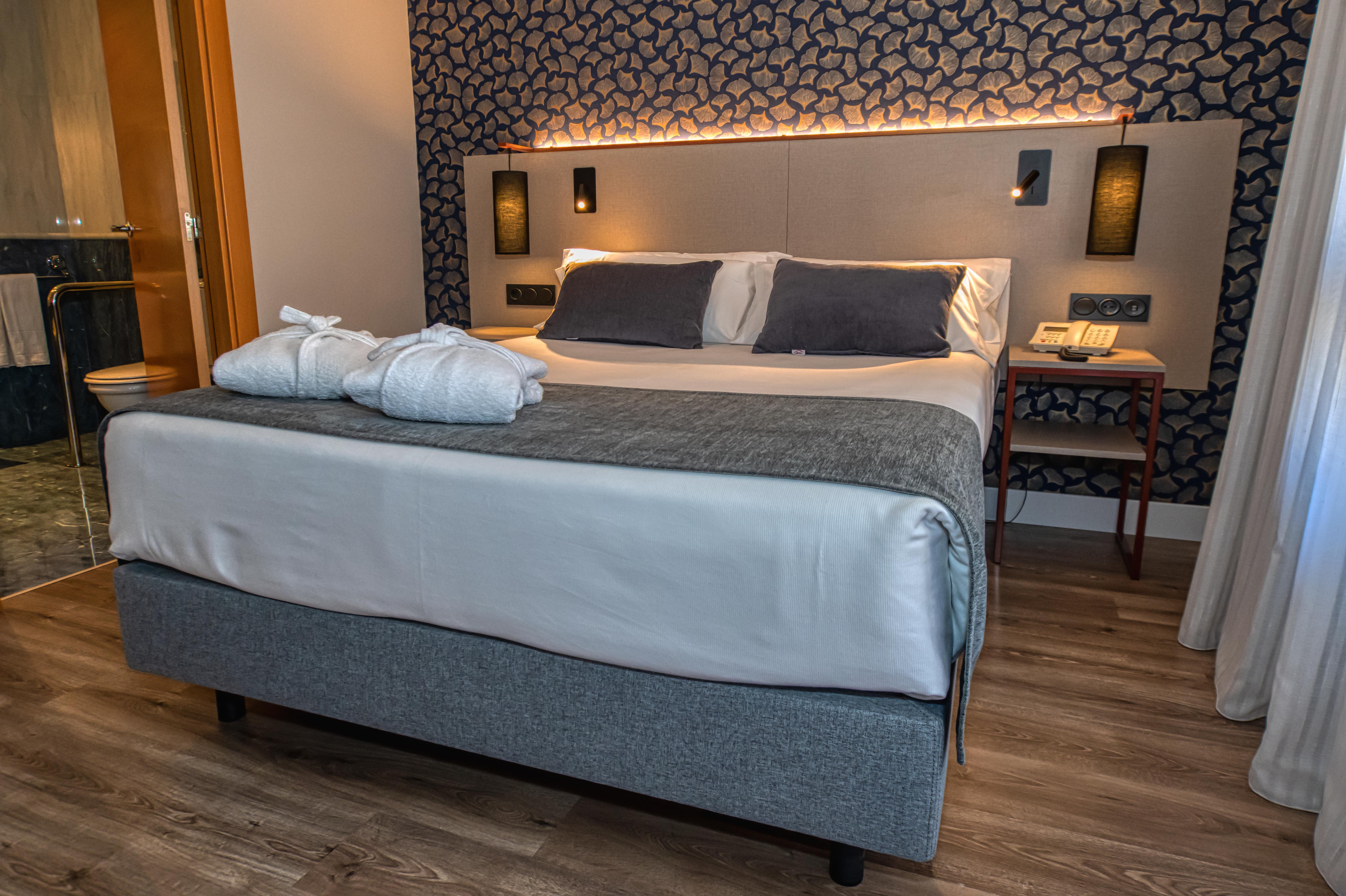 Hotel Castilla Vieja Паленсия Екстериор снимка