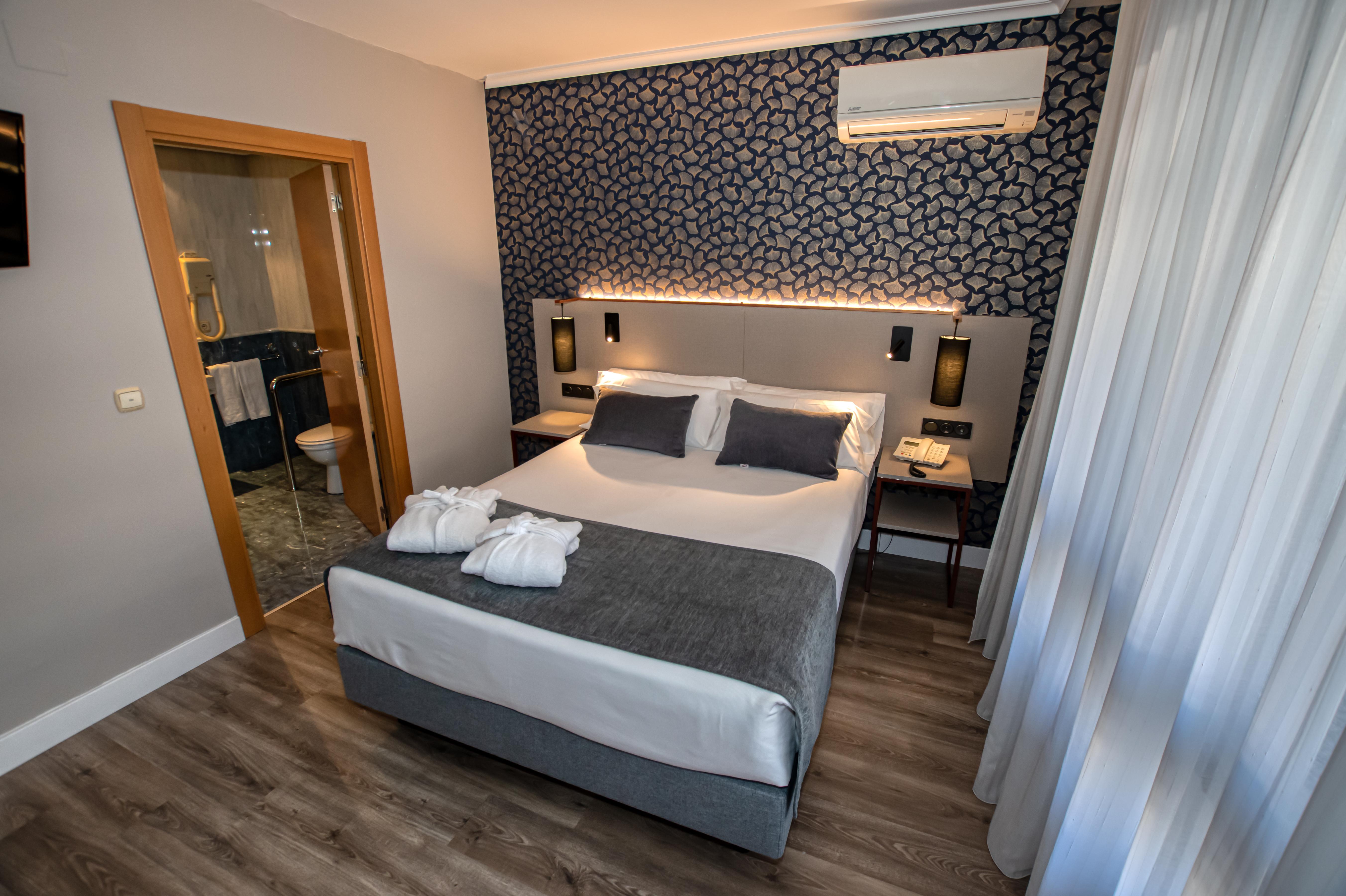 Hotel Castilla Vieja Паленсия Екстериор снимка