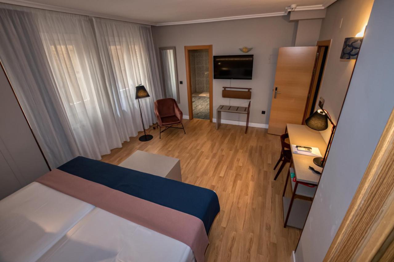 Hotel Castilla Vieja Паленсия Екстериор снимка