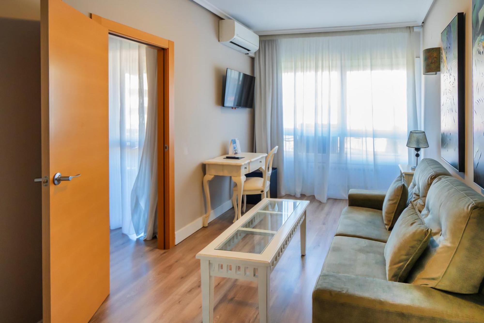 Hotel Castilla Vieja Паленсия Екстериор снимка